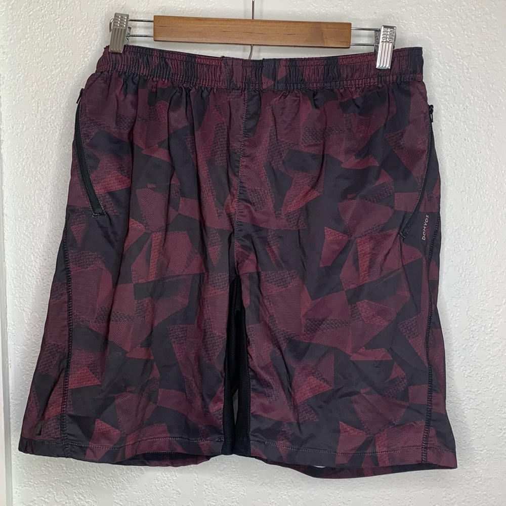 Decathlon maroon black workout shorts pockets pull on elastic waist